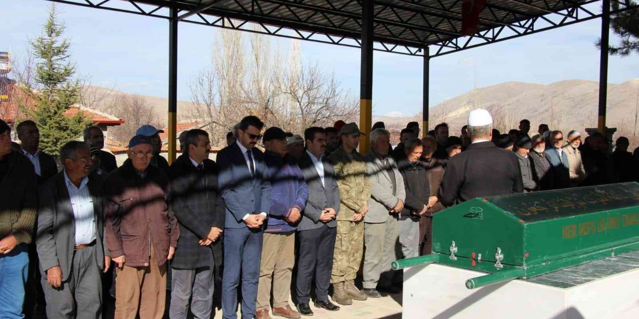 Vefat eden şehit babası protokolünde katıldığı törenle toprağa verildi