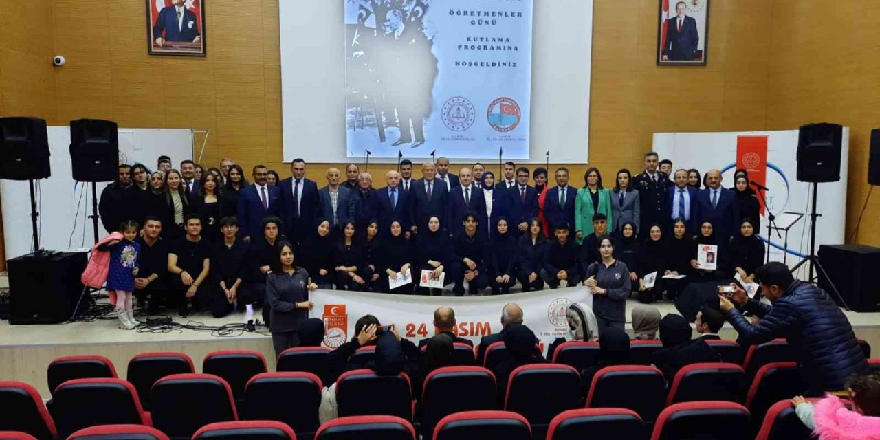 Bayburt’ta Öğretmenler Günü coşkuyla kutlandı