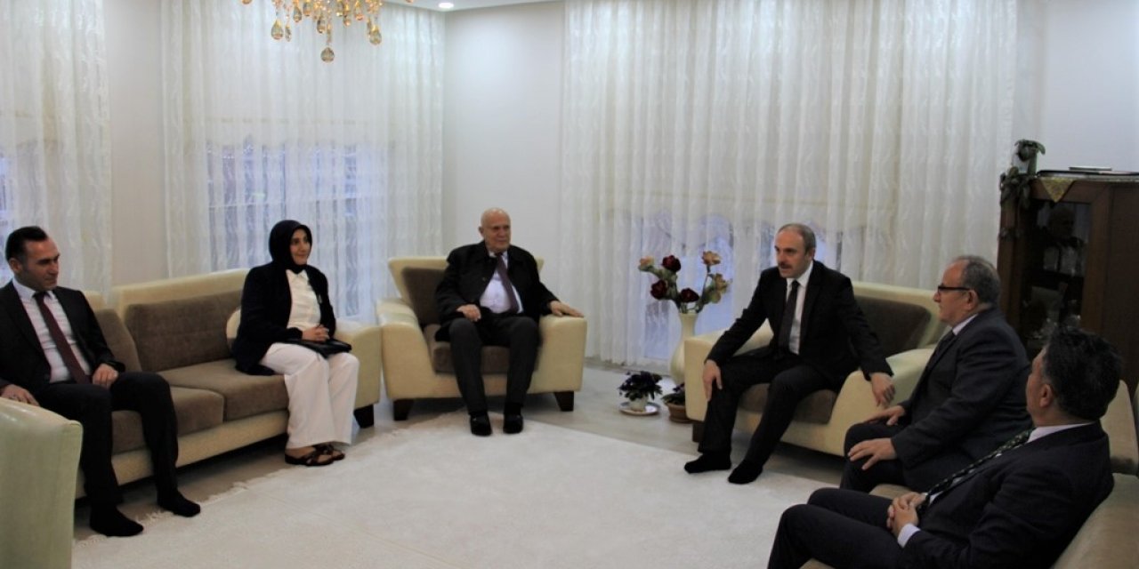 Bayburt’ta emekli öğretmenler unutulmadı