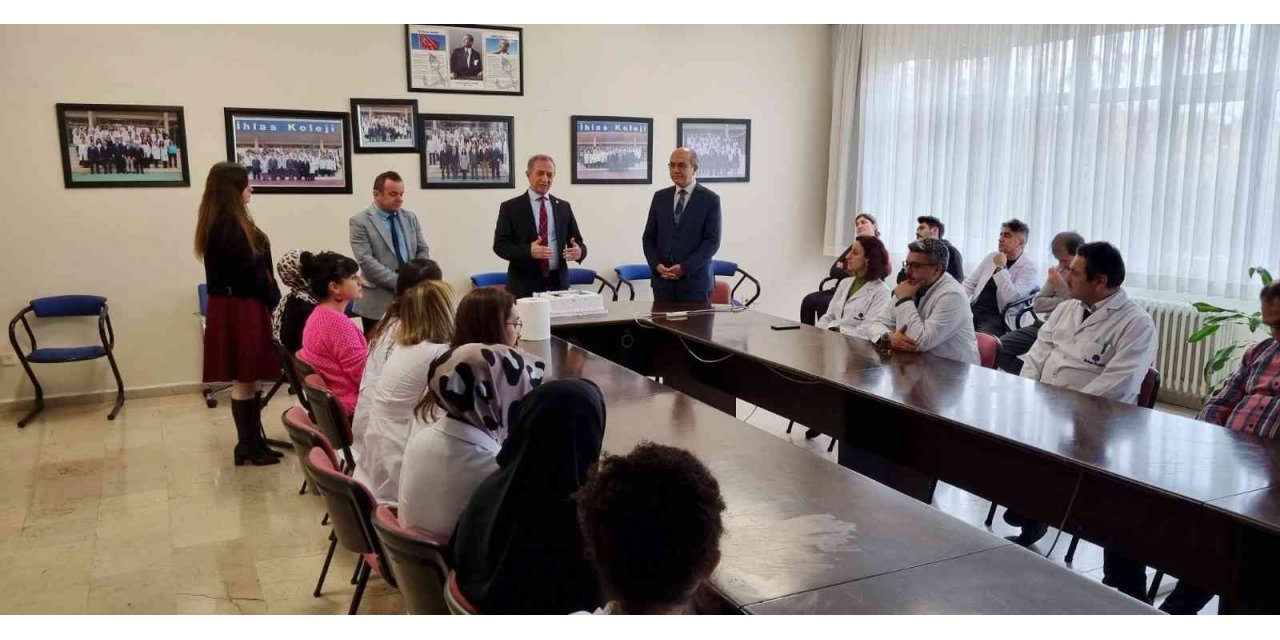 İhlas Kolejinde 24 Kasım Öğretmenler Günü kutlandı