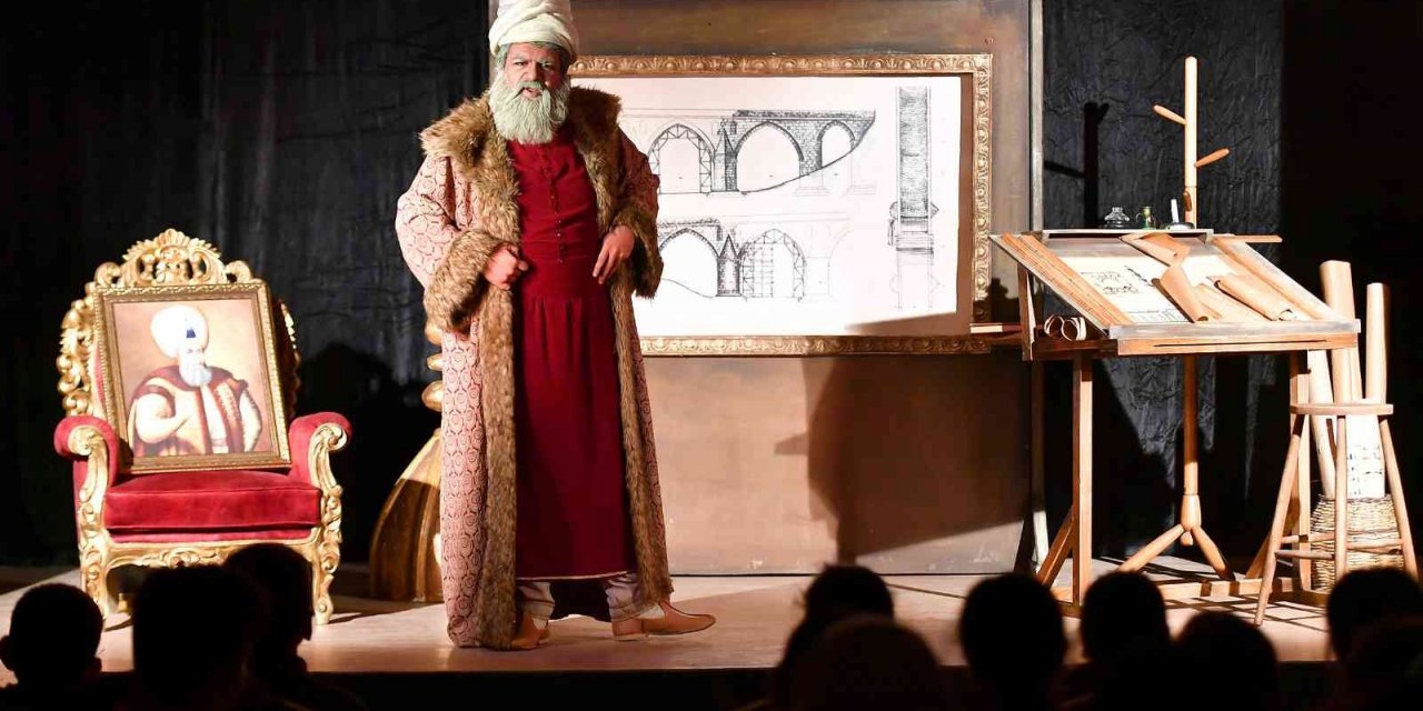 Mersin’de ’Ben Mimar Sinan’ oyunu sahnelendi