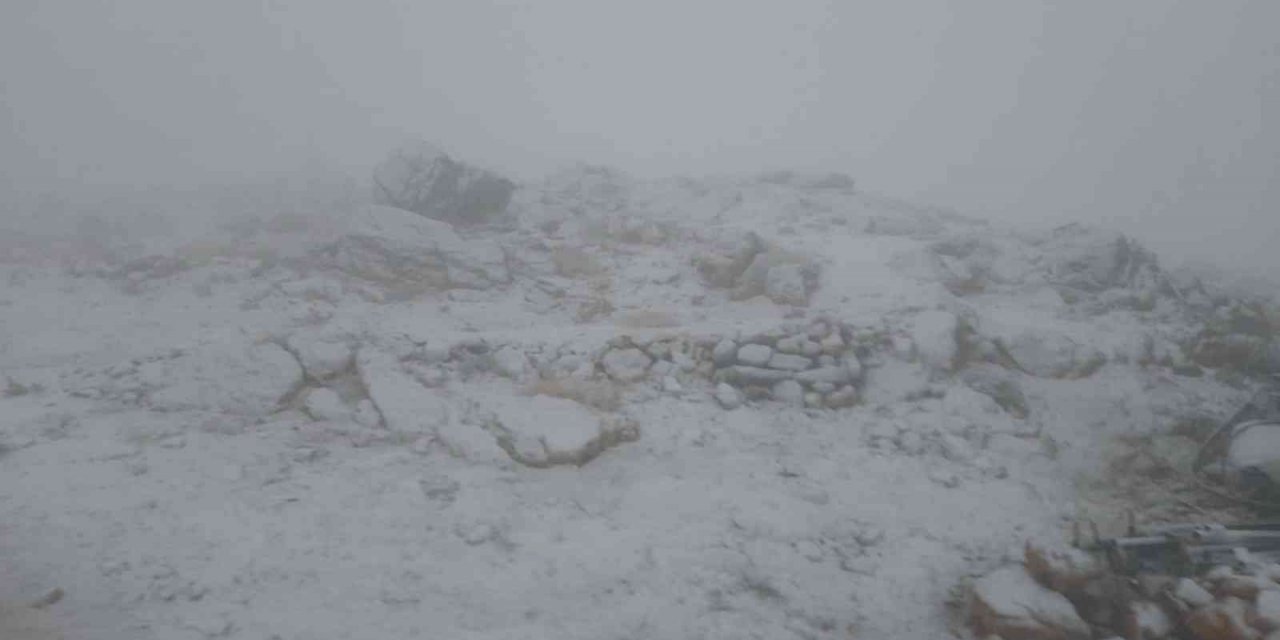 Nemrut Dağı’nda kar yağışı başladı