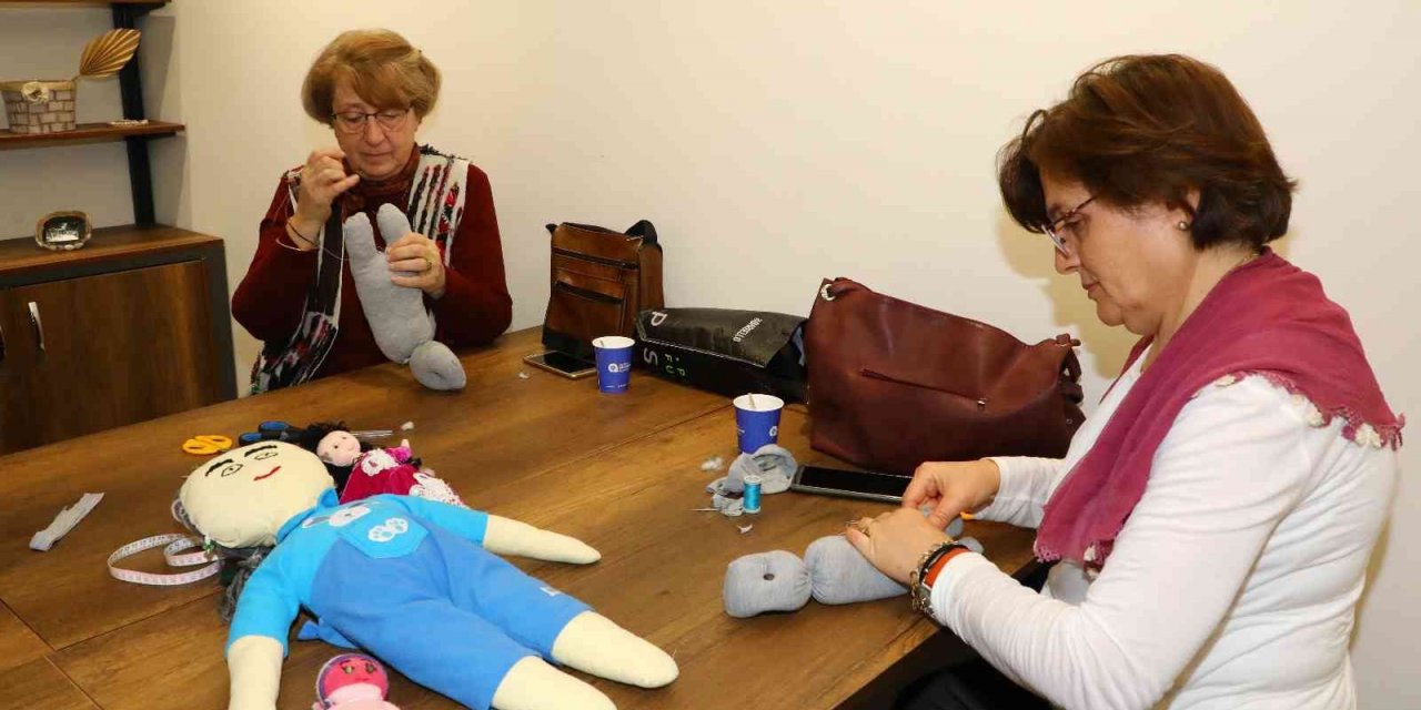 Tekstil atıklarından bez bebek ve kıyafet yaptılar