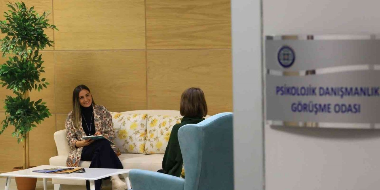 Büyükşehir, danışma merkezleri ile kadınların yanında