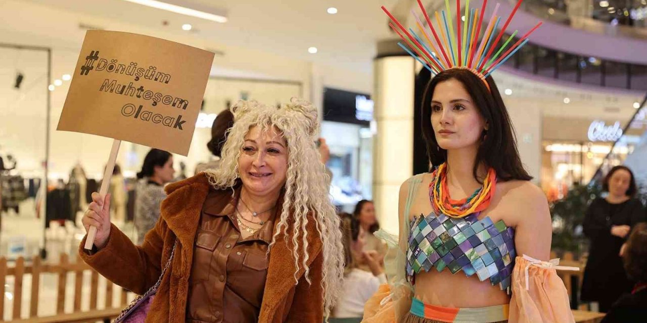 Ataşehir’de atıklardan giydirilmiş manken, atık azaltımına dikkat çekti