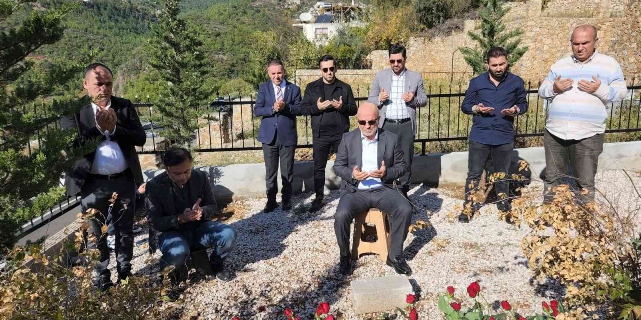 Alanyaspor yönetim kurulu merhum Asbaşkanı kabri başında andı