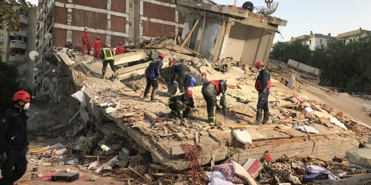 Depremde 15 kişiye mezar olan apartmanın davasında 1 sanığa tahliye