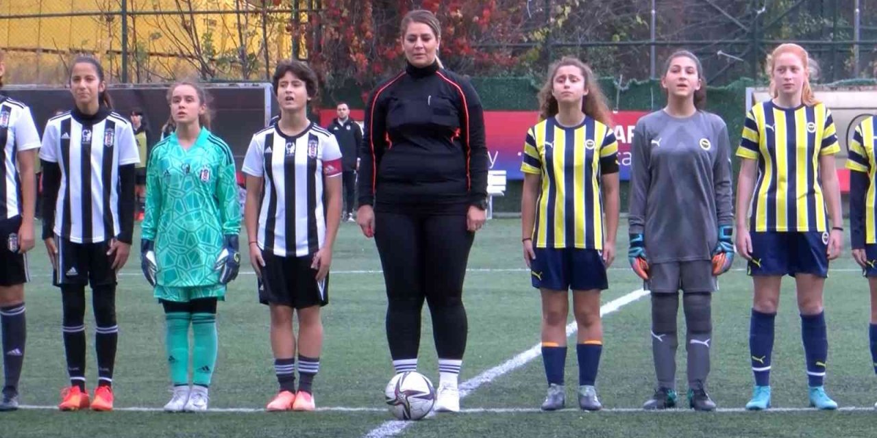 Maltepe’de kadın yönelik şiddete ’BJK-FB Farkındalık Maçı’ ile dikkat çekildi