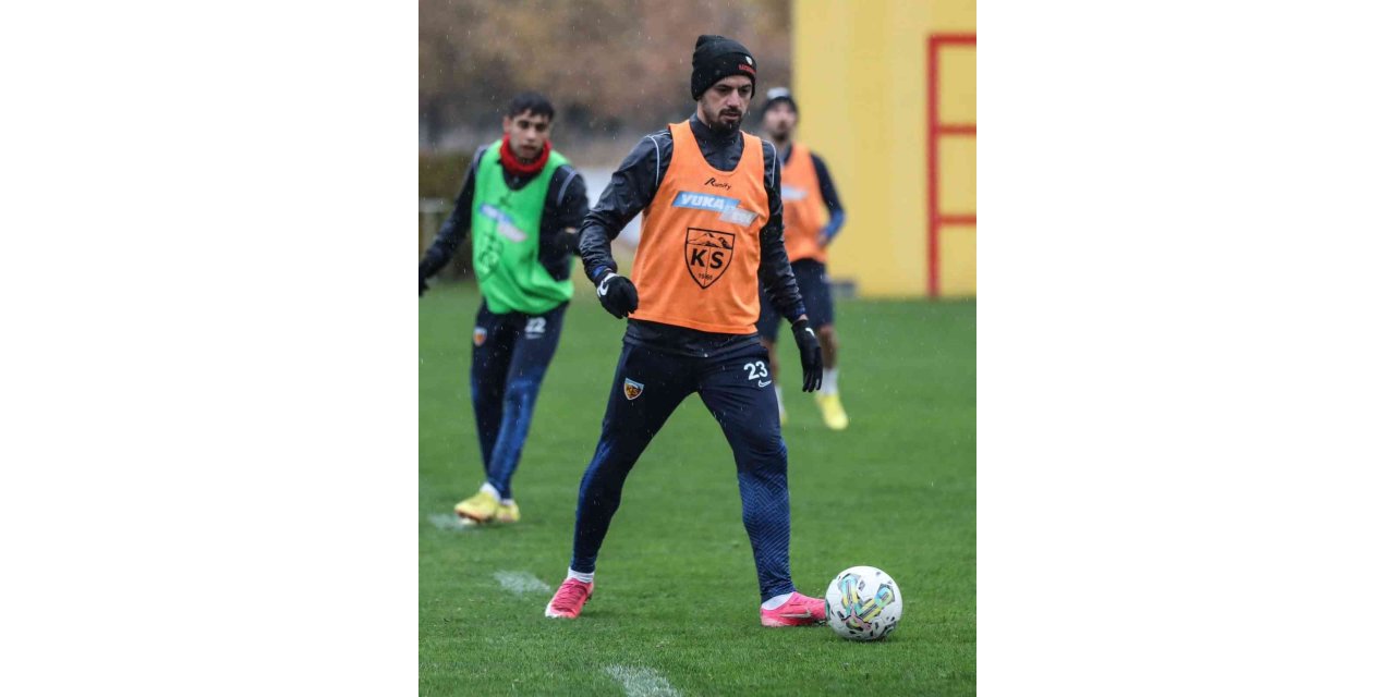 Kayserispor günü çift idmanla tamamladı