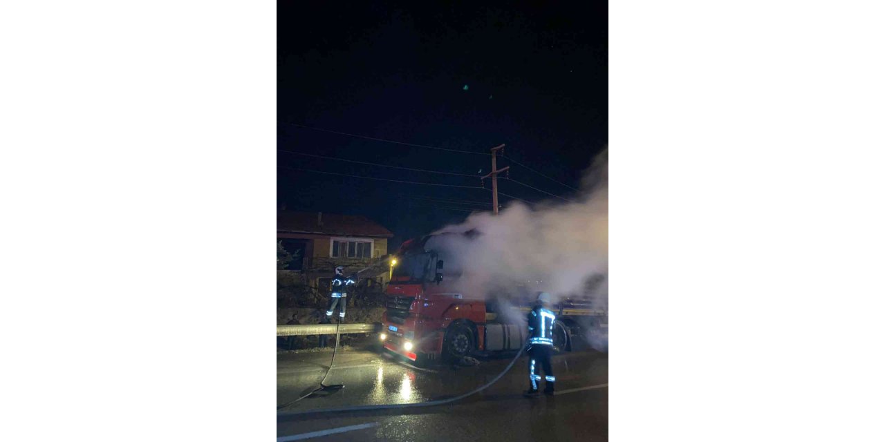 Şase yapan tırın kupası yanarak kullanılamaz hale geldi