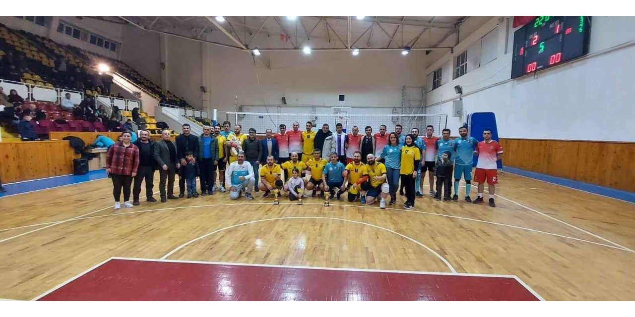 Kurumlar arasında düzenlenen 29 Ekim Cumhuriyet Bayramı Voleybol Turnuvası tamamlandı