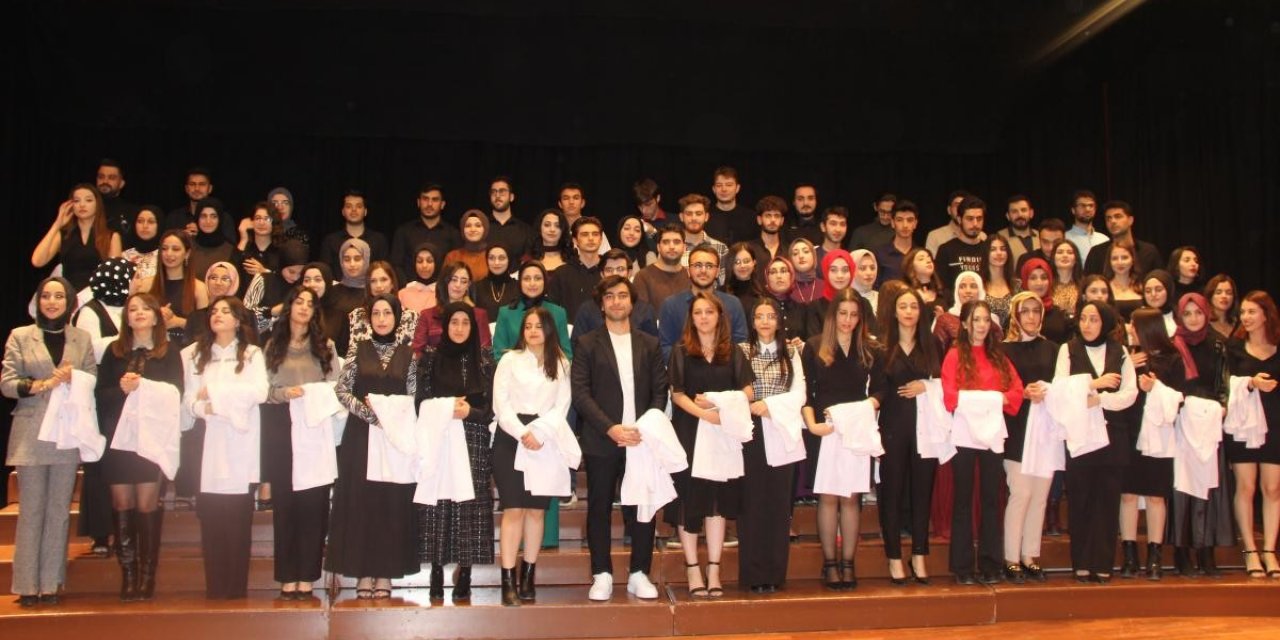 Diş öğrencilerinde beyaz önlük heyecanı