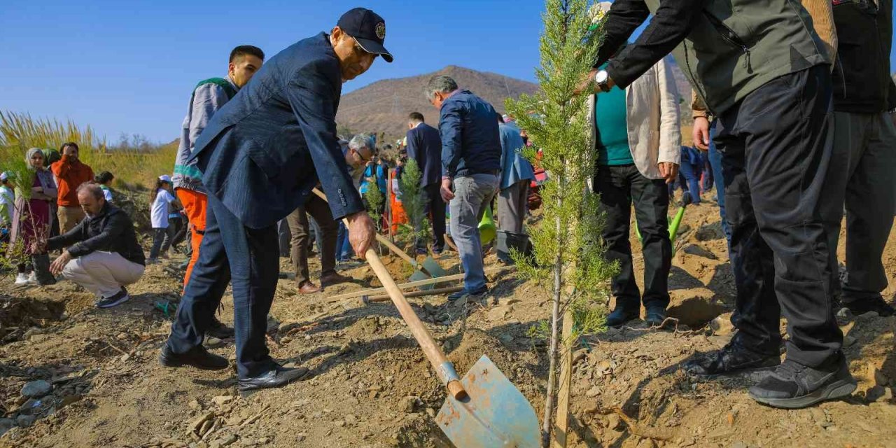 Akkuyu Nükleer A.Ş. çalışanları ’Geleceğe Nefes’ etkinliği çerçevesinde fidan dikti