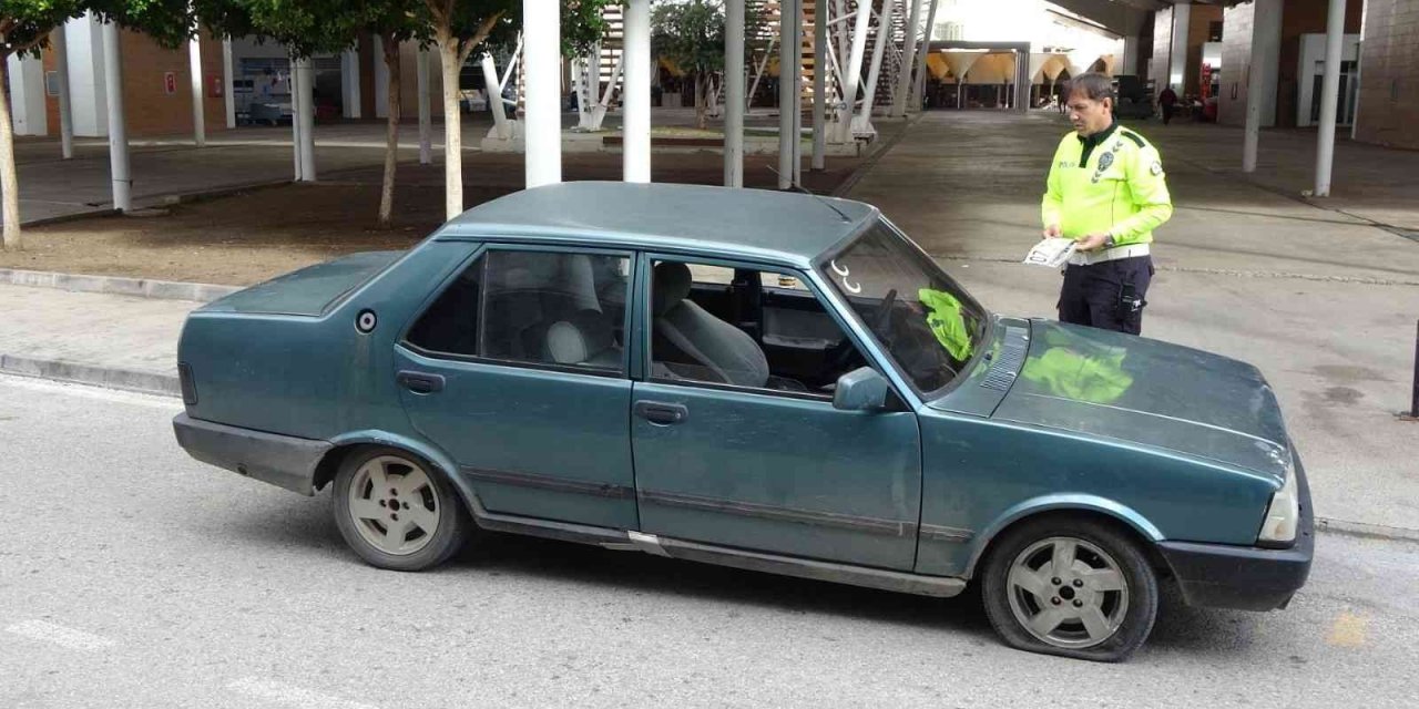 Ters yöne giren kural tanımaz sürücü yaya ve sürücülere korku dolu anlar yaşattı
