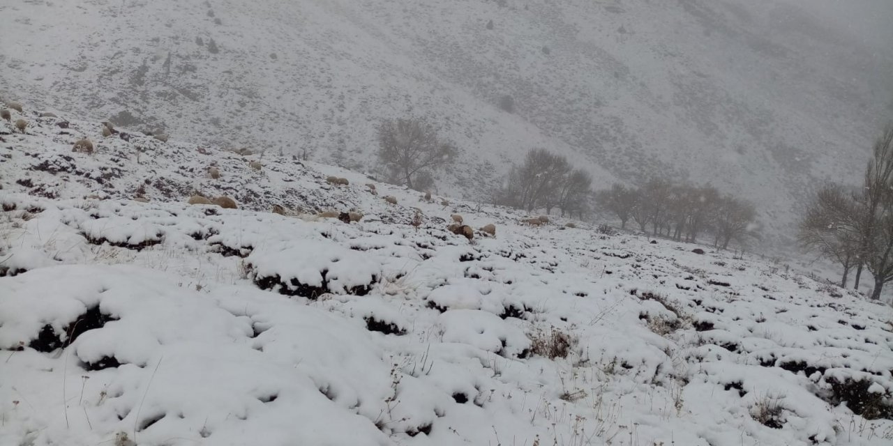 Malatya’da kent merkezinde yağmur, yüksek kesimlerde kar yağışı