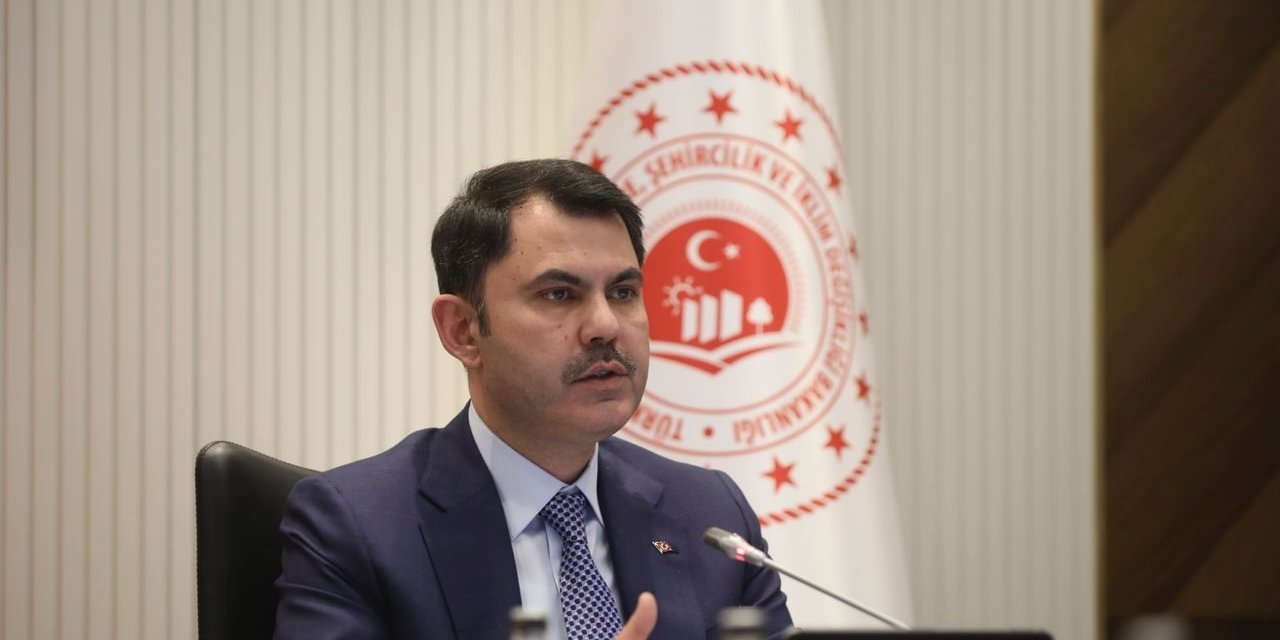 Bakan Kurum’dan memurlara yönelik saldırıya kınama