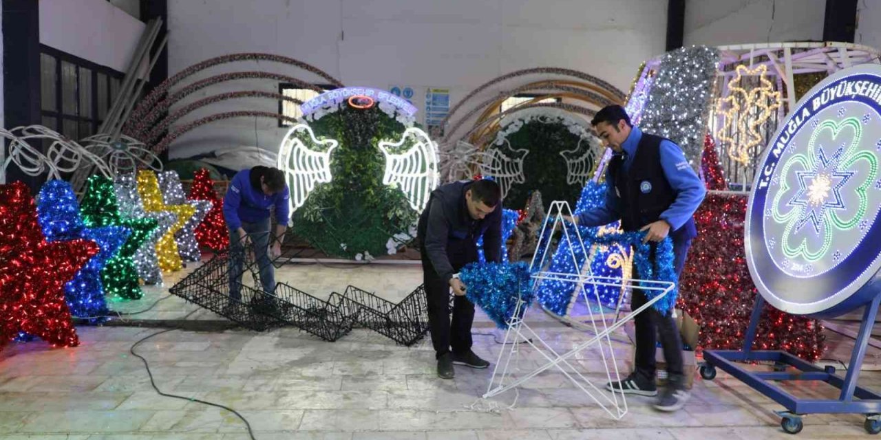 Büyükşehir ürettiği süslemelerle Muğla’yı güzelleştiriyor