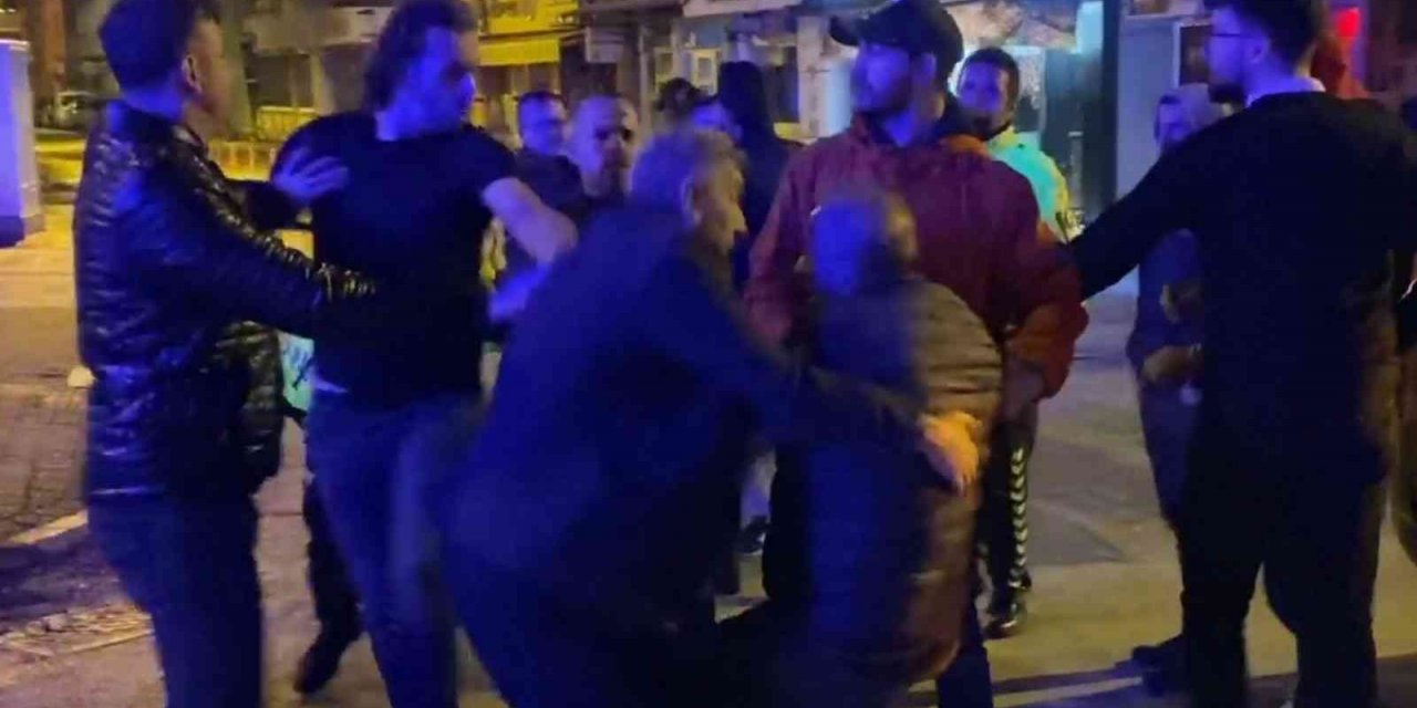 Kazanın ardından tekmeli yumruklu kavga kamerada