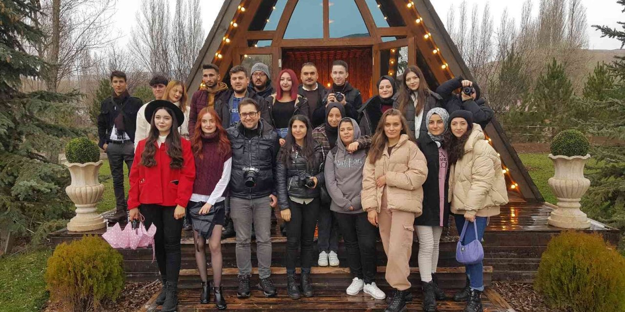 Teoriğini eğitimi okulda pratiğini sahada alıyorlar