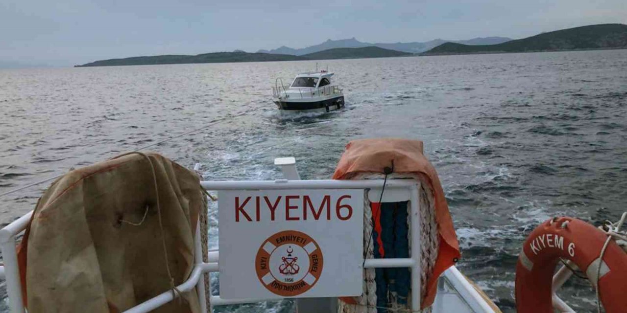 Makine arızası yapan tekne KIYEM ekiplerince kurtarıldı