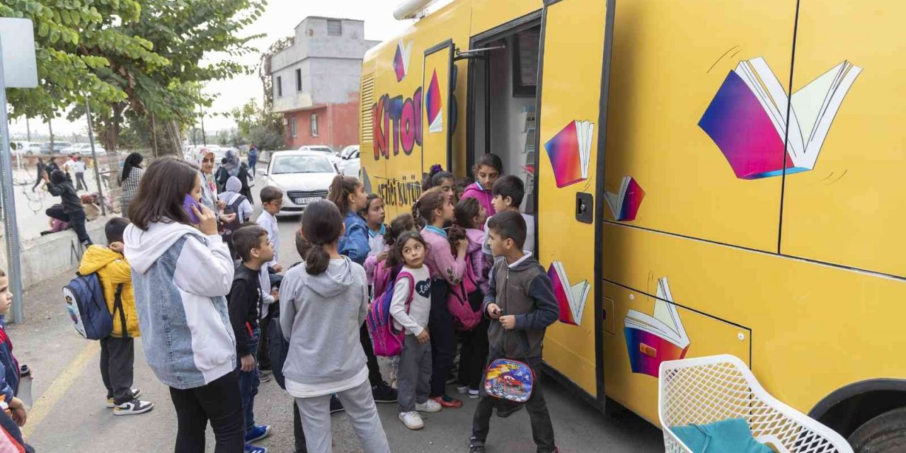 Gezici kütüphane mahalle mahalle geziyor