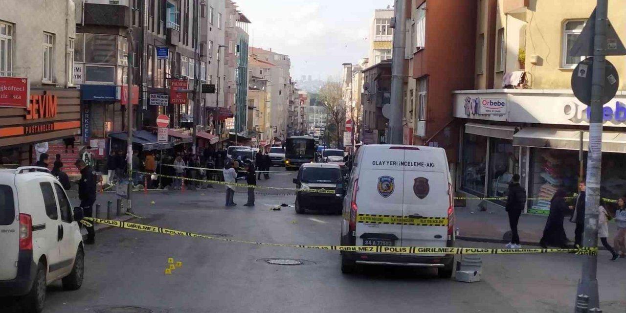 Küçükçekmece’de kız kaçırma kavgası kamerada: 3 yaralı