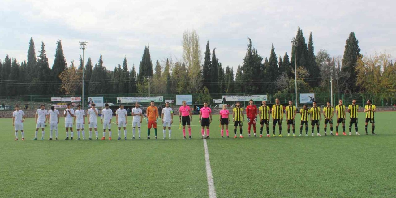 Salihli’de kazanan Aliağa FK oldu