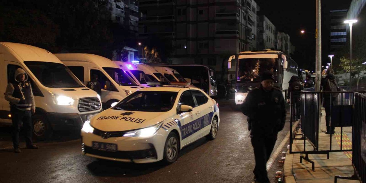 Altaylı taraftarlar 7 saat sonra stattan ayrıldı