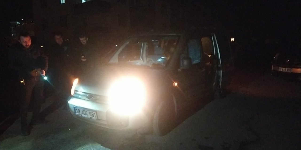 Çorum’da iki grup arasında bıçaklı silahlı kavga: İhbara giden polis aracına kurşun isabet etti