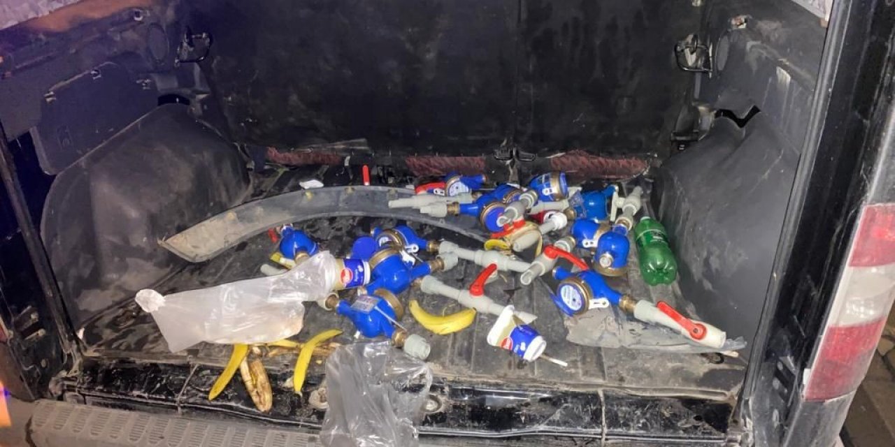 Hırsızlık şüphelisi 5 şahıs, çaldıkları su sayaçlarıyla yakalandı