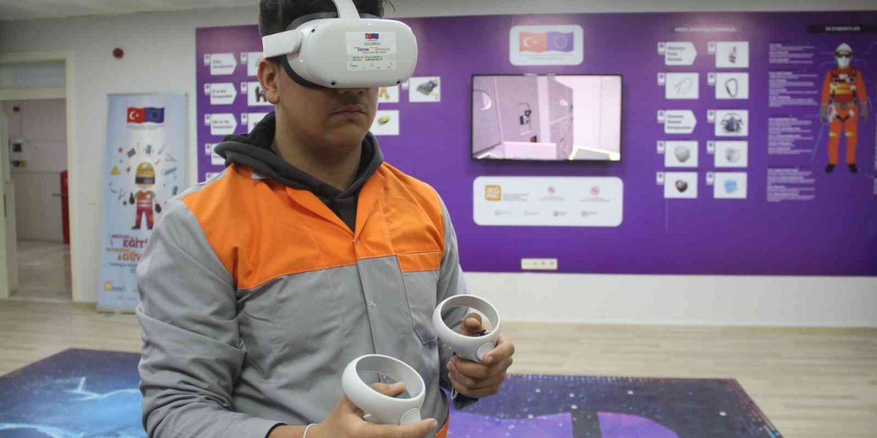 Bu okulda öğrenciler sanal evrende eğitim görüyor