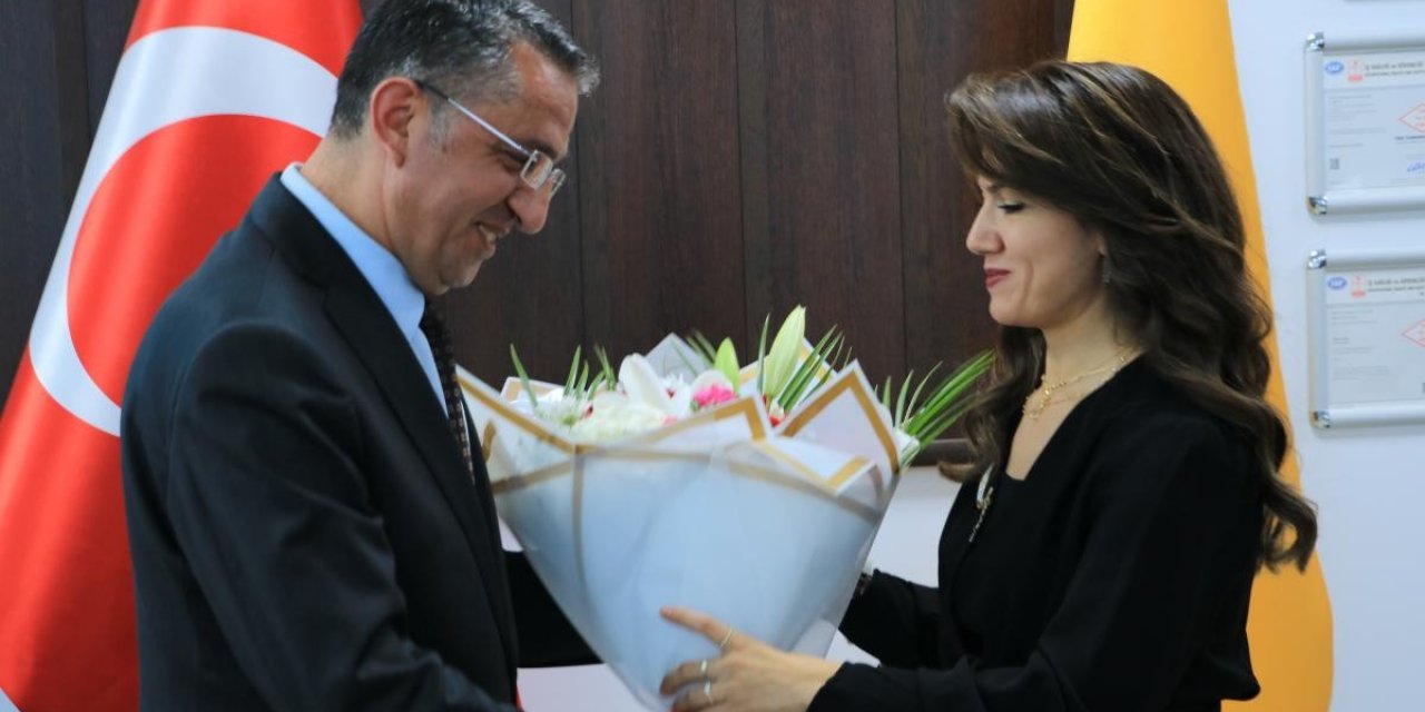 Diş Fakültesi Dekanlığında görev değişimi