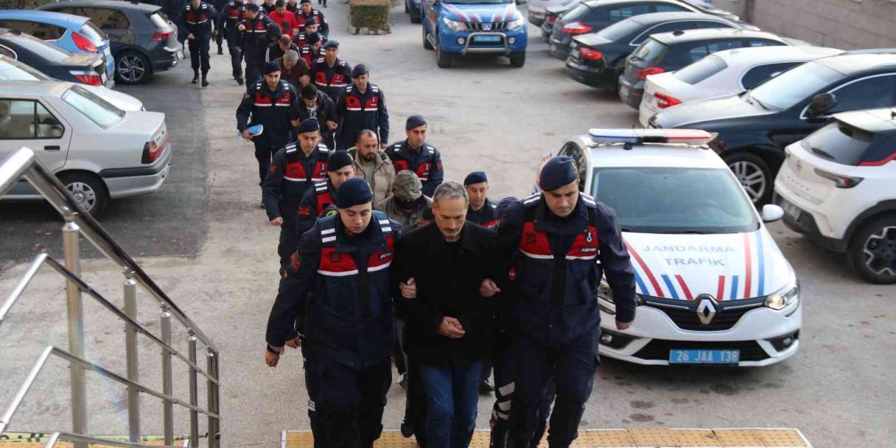 100 milyon TL’lik kablo çaldıkları belirlenen 20 şüpheli adliyede