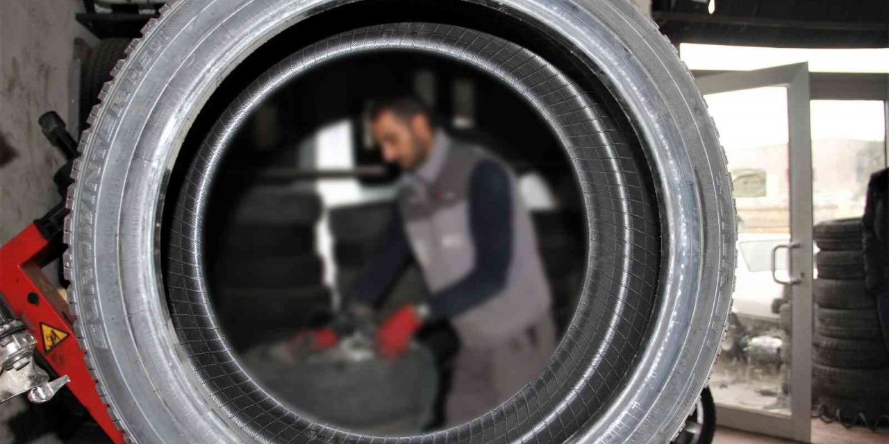 Bayburt’ta lastikçilerden ’kar yağmadan kış lastiği taktırın’ çağrısı
