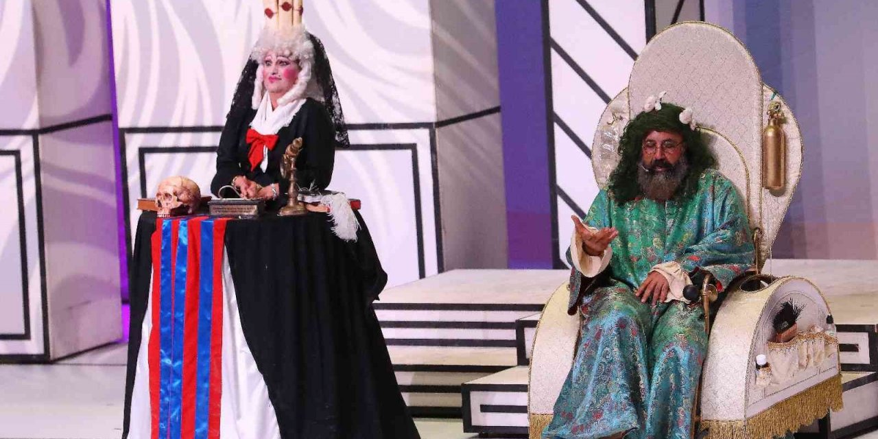 ‘Huysuz’ AŞT Doğu Garajı Sahnesi’nde ilk kez perde açtı