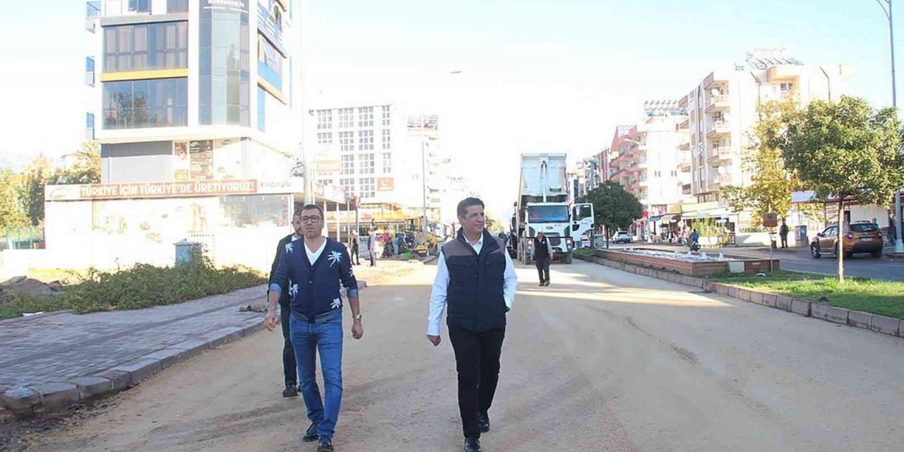Döşemealtı’nda Atatürk Caddesi’ne sıcak asfalt