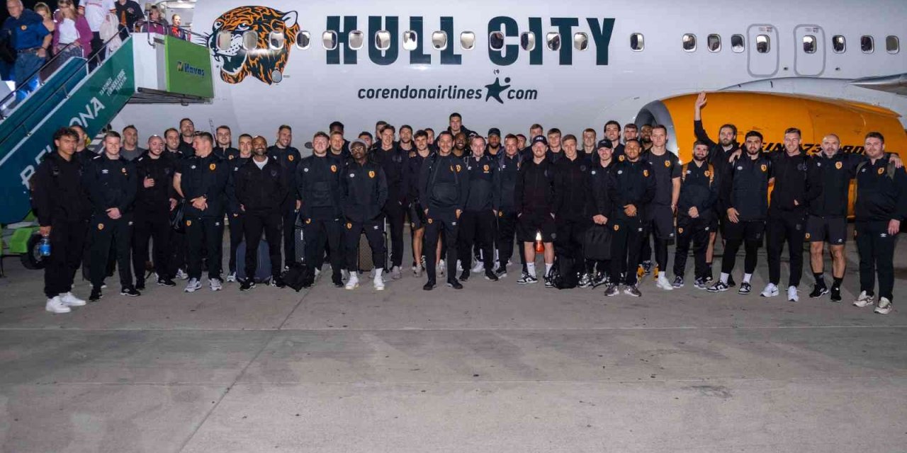 Hull City yüzlerce taraftarıyla Antalya’ya geldi