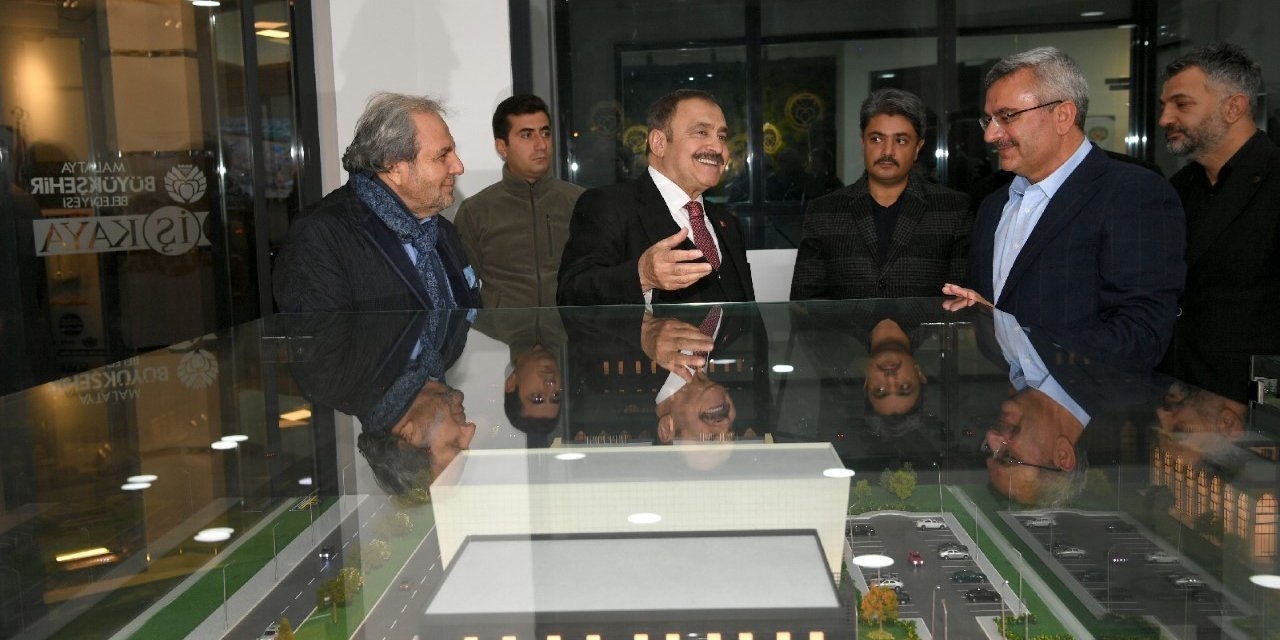 Eroğlu’ndan Dünya Kayısı Ticaret Merkezine övgü