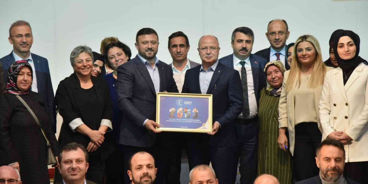 AK kadrolar Bursa’ya doğru hizmetlerin verilmesi için çalışıyor