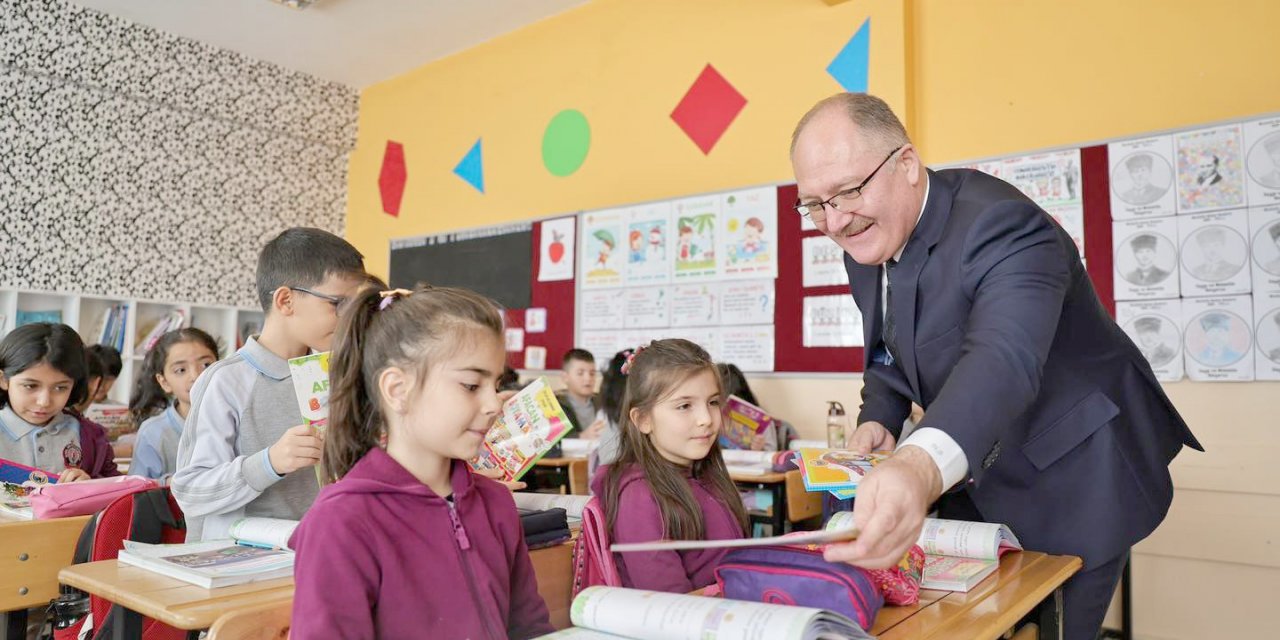 Bilgin’den öğrencilere en güzel hediye