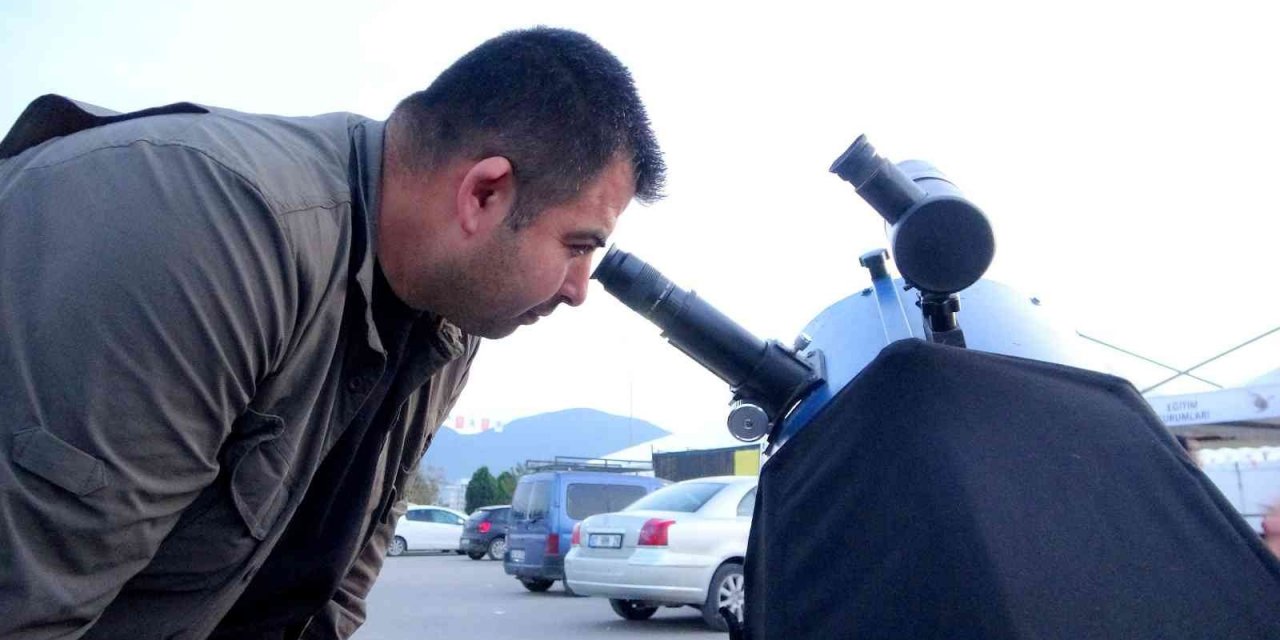 Hobi amaçlı tasarladığı teleskobu şehir şehir gezerek gelir kapısına çevirdi