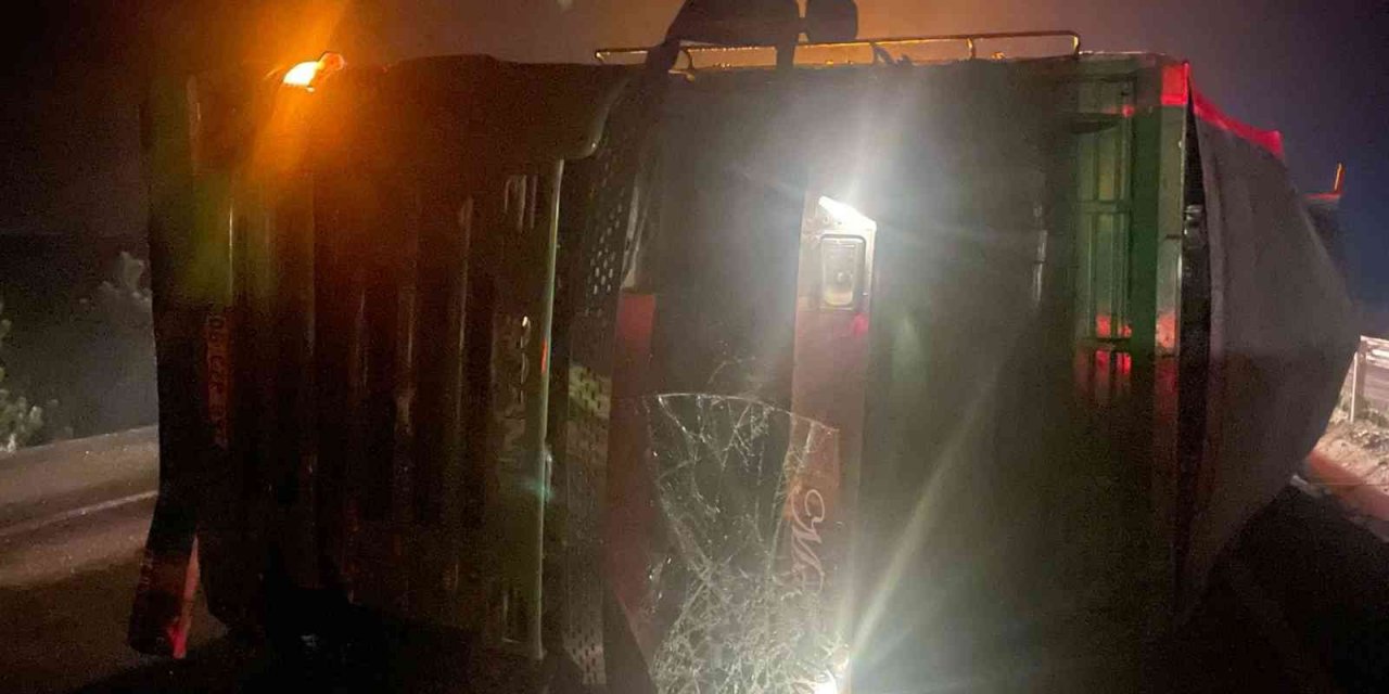 Kamyonun devrilmesi sonucu sürücü yaralandı