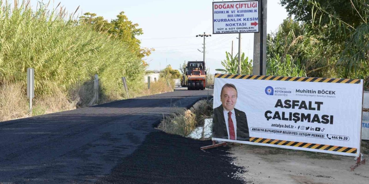 Aksu’da altyapısı tamamlanan yollara sıcak asfalt