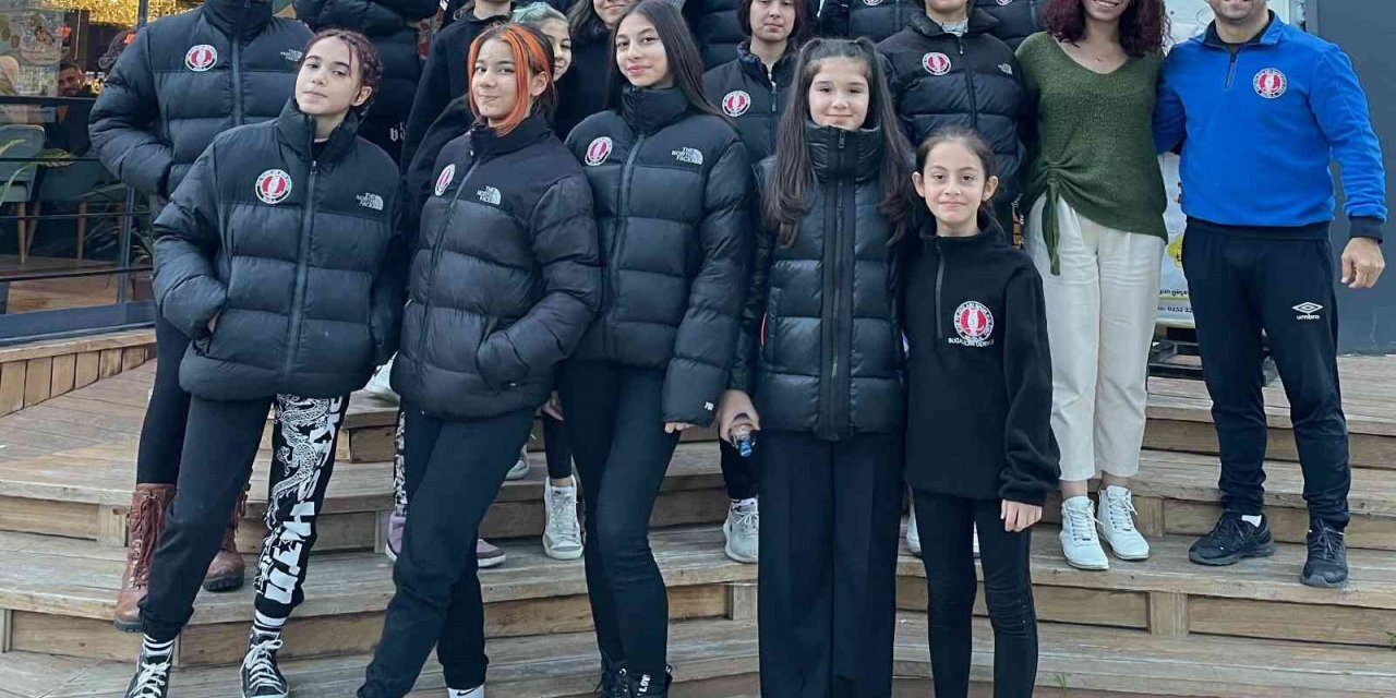 Muğla hokey takımına maç öncesi moral