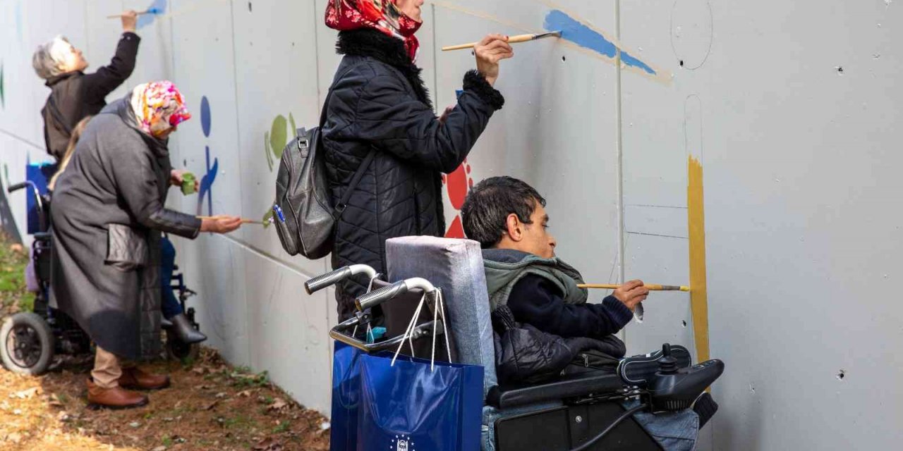 Farkındalığı renklerle sağladılar