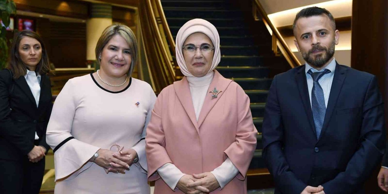 Emine Erdoğan sayesinde okuma yazma öğrenen köylü kadınların son isteği