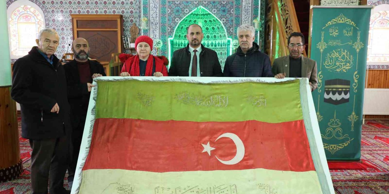 Develi’de bulunan Fetih Sancağı’nın tarihleme çalışmaları başladı