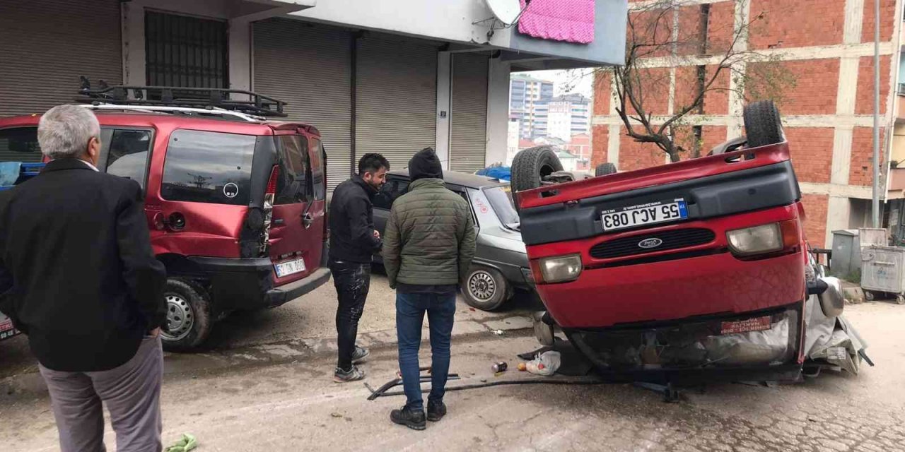 Freni patlayan kamyonet takla attı