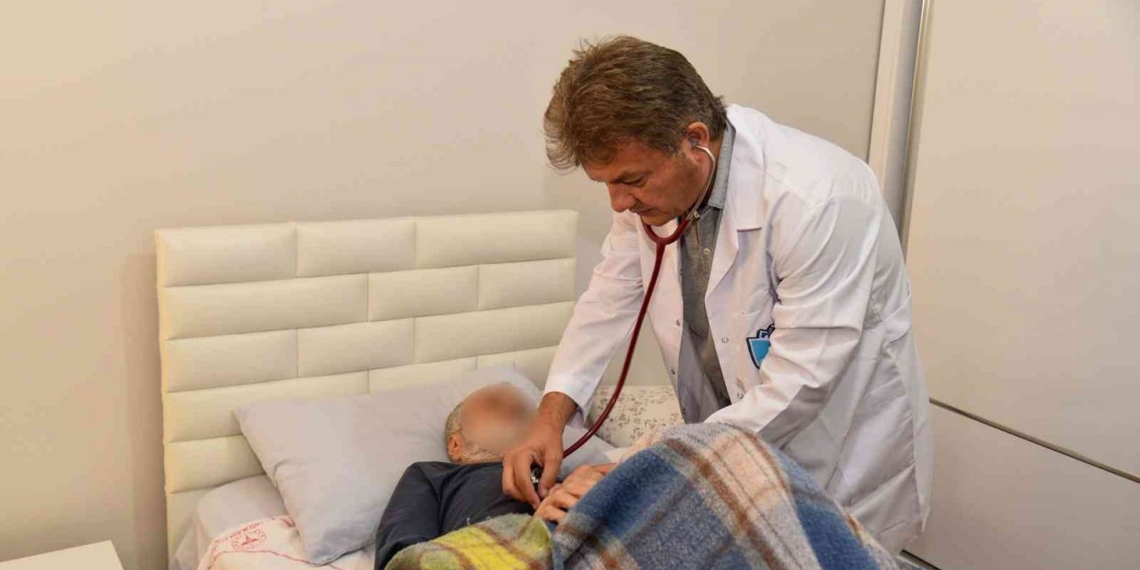 Yunusemre Belediyesi evde sağlık hizmeti ile yaralara merhem oluyor