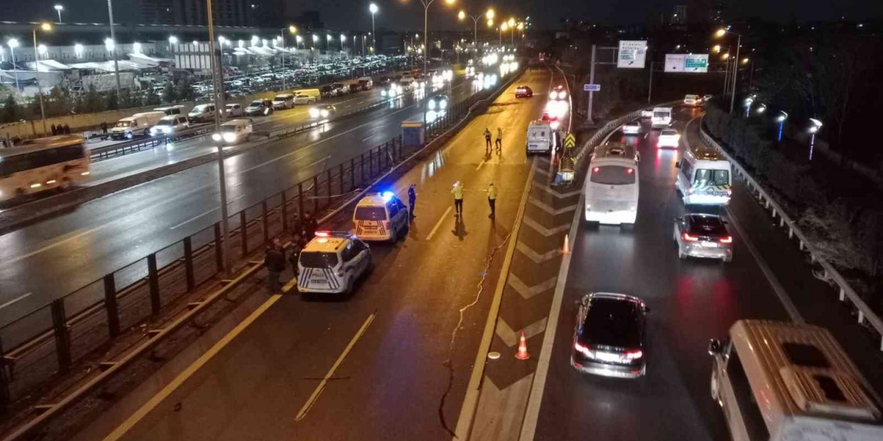 Esenler’de yolun karşısına geçmeye çalışan kişiye otomobil çarptı: 1 ölü